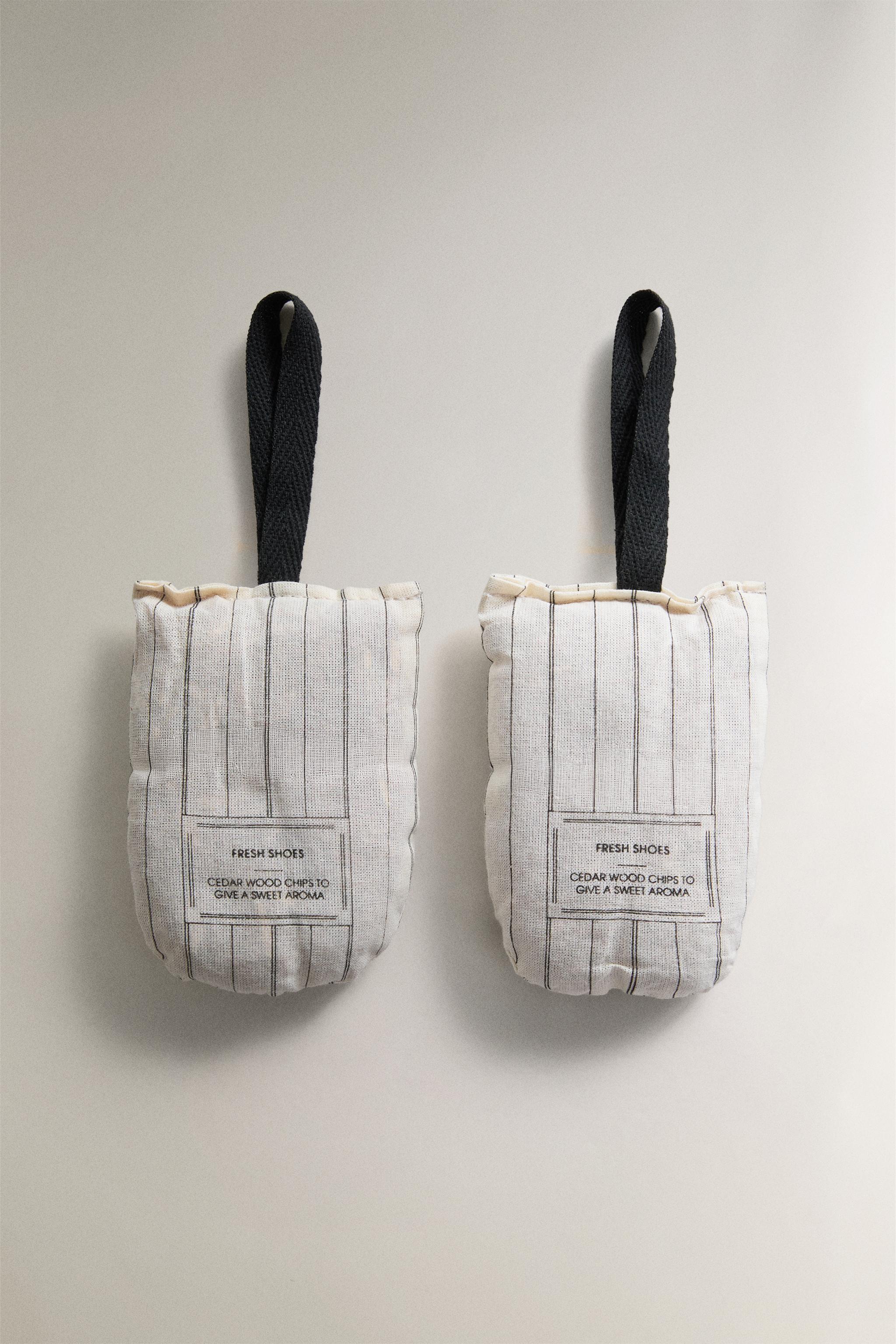 LOT DE 2 SACHETS PARFUMÉS CHAUSSURES